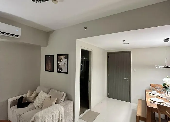 Luxurious 2-bedroom Furnished At Vista Shaw Apartment *